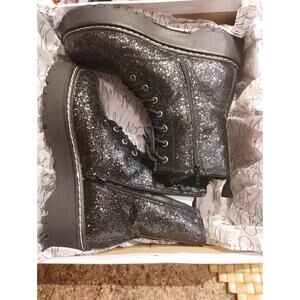 Wild Pair  Womens Rizo 2 Glitter Lug Sole Combat & Lace-up Boots Shoes 9.5